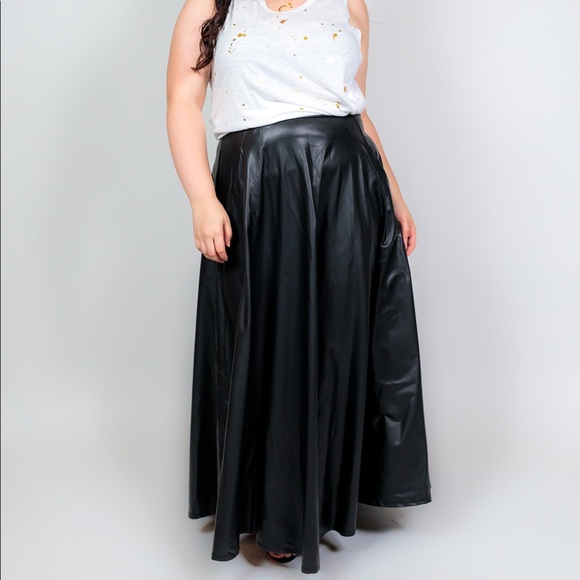 Plus Size Faux Leather Maxi Skirt - Picture 3 of 7